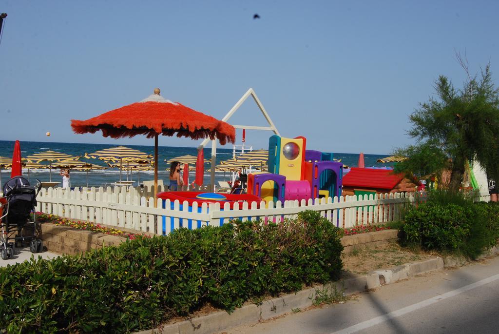 Hotel Caravel Marotta Exterior foto